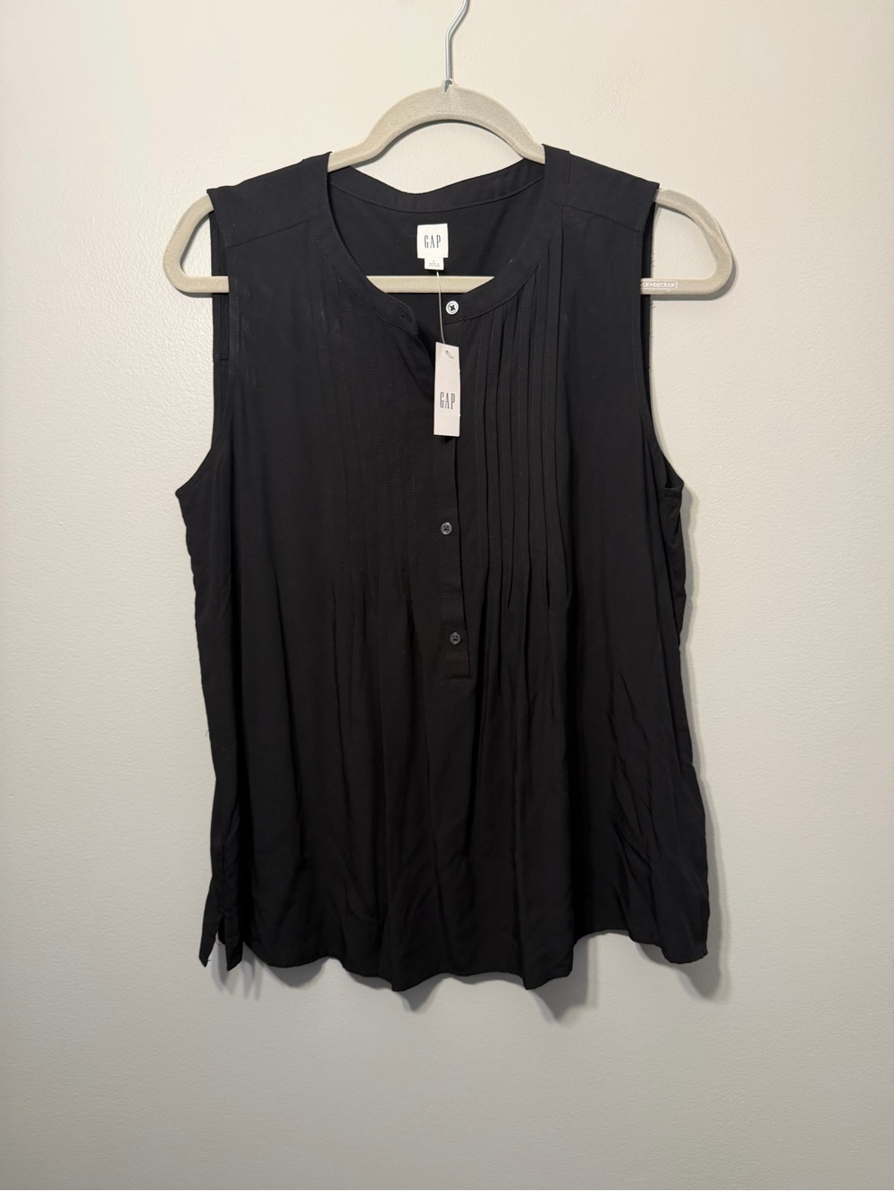GAP Factory Black Pleated Button-Front Sleeveless Blouse